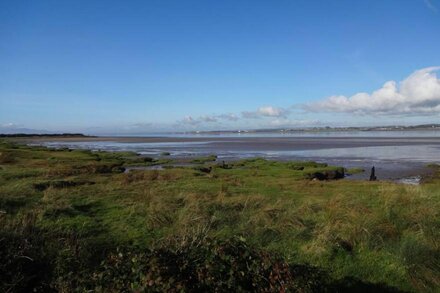 Family room in the farmhouse, sleeping 4, breakfast included in onsite bistro close to beach