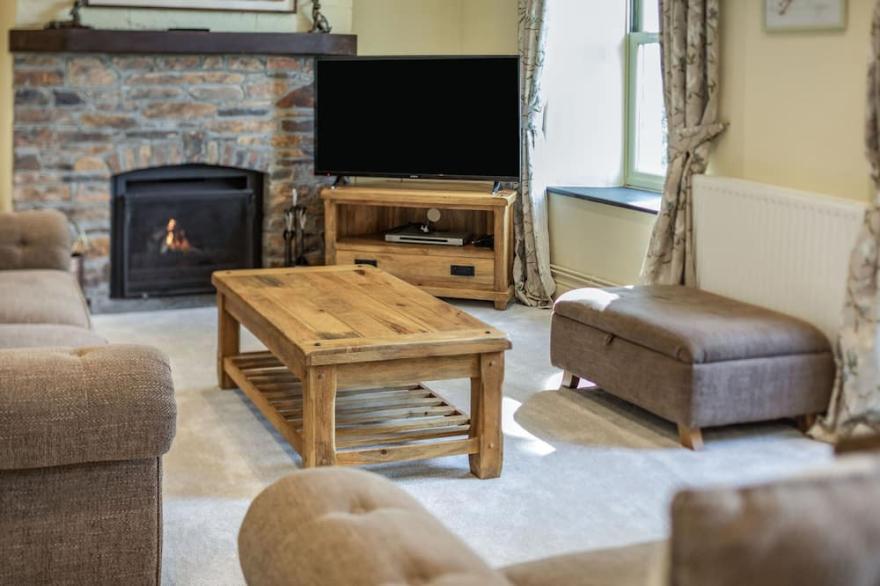 TREGONINNY VINEYARD AND WOODLAND FARMHOUSE in Tresillian