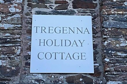 Tregenna a beautiful spacious cottage in Boscastle with parking