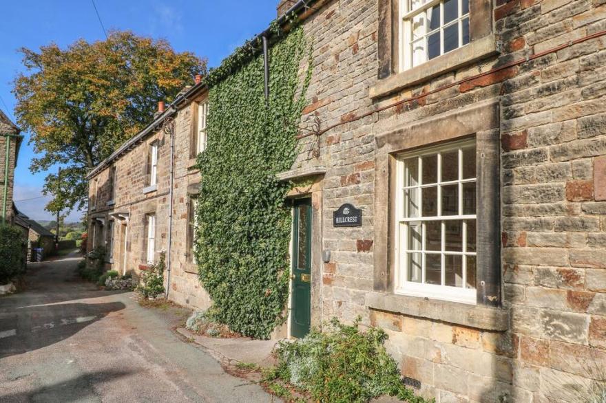 HILLCREST, Family Friendly, Character Holiday Cottage In Longnor