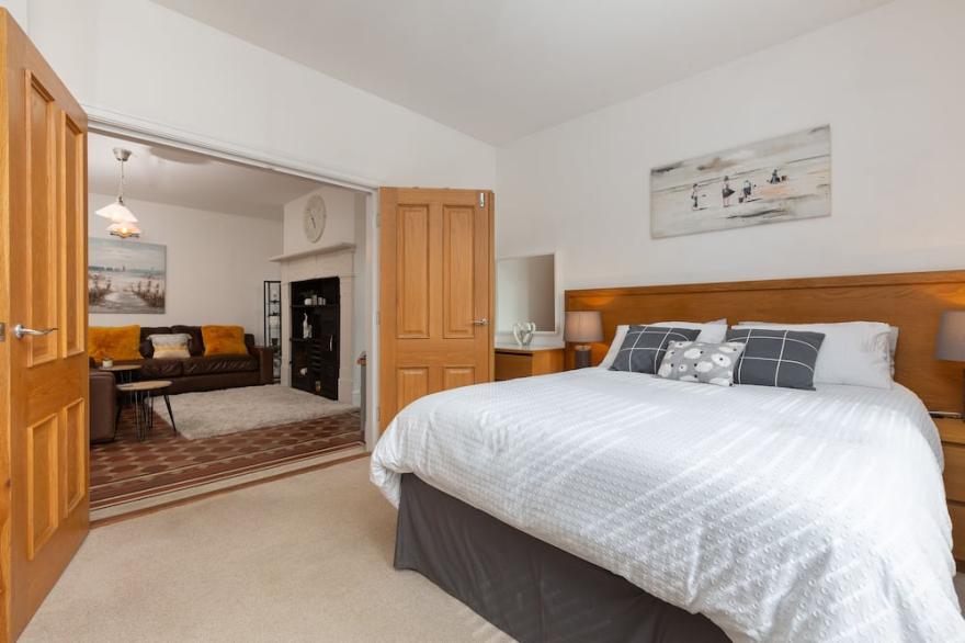 Clifton Drive Beach Retreat - Dog Friendly - Beach Access - Sleeps 4