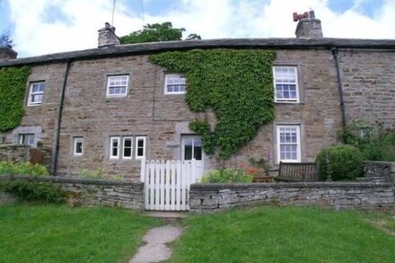 A fantastic cottage, w/ free wifi, secure bike storage, stunning views & a stones throw from the pub