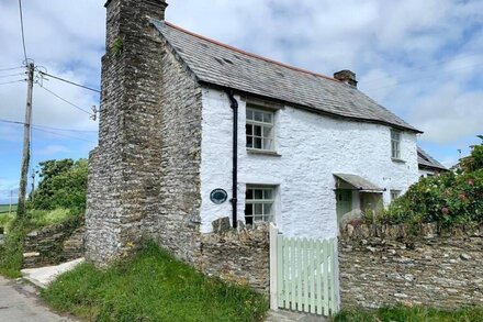 Picture perfect cottage in rural Tintagel