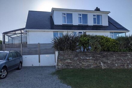 Mullion Coastpath, sea views, access to pool subject to availability