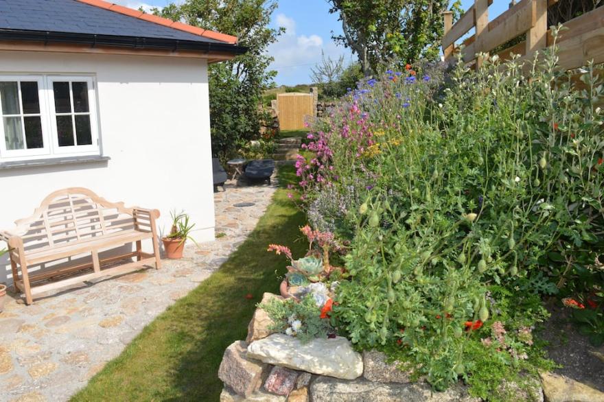 NEW LISTING Stunning new Cornish house with sea views, few minutes walk to beach