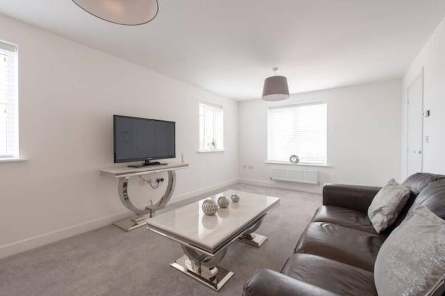 SeaView - 4 Bedroom New Build House, Rhoose, Near Cardiff
