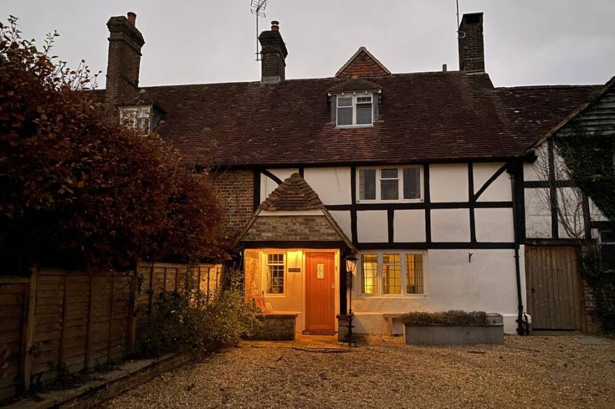 Cosy Stylish Cottage In The Surrey Hills, Sleeps 6 (can+2 Annex)