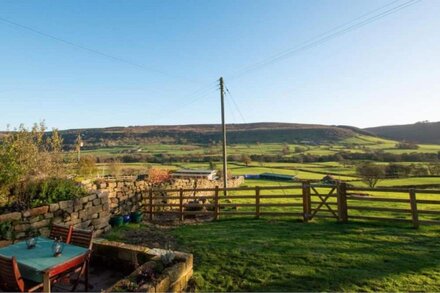 Luxury retreat for 2 couples/ family in spectacular location in North York Moors