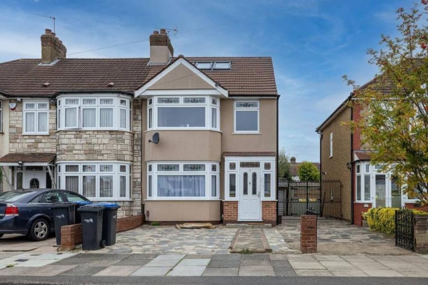 Stunning 5 Bedroom Property In North London