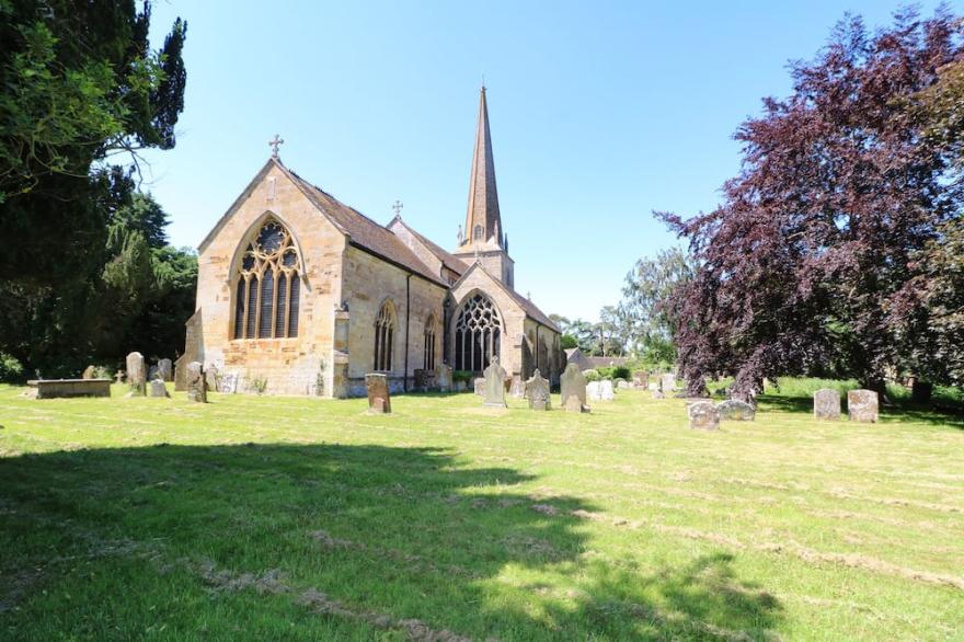 RAFFINBOW RETREAT, pet friendly in Mickleton, Gloucestershire