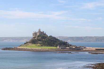 5 PARC TERRACE, family friendly, character holiday cottage in Newlyn