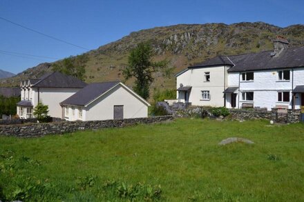 Carreg Cottage - Two Bedroom House, Sleeps 4