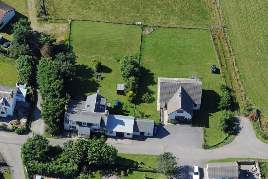 The Old Croft, 50 Yards From Brora Golf Course And 2 Minutes From The Beach