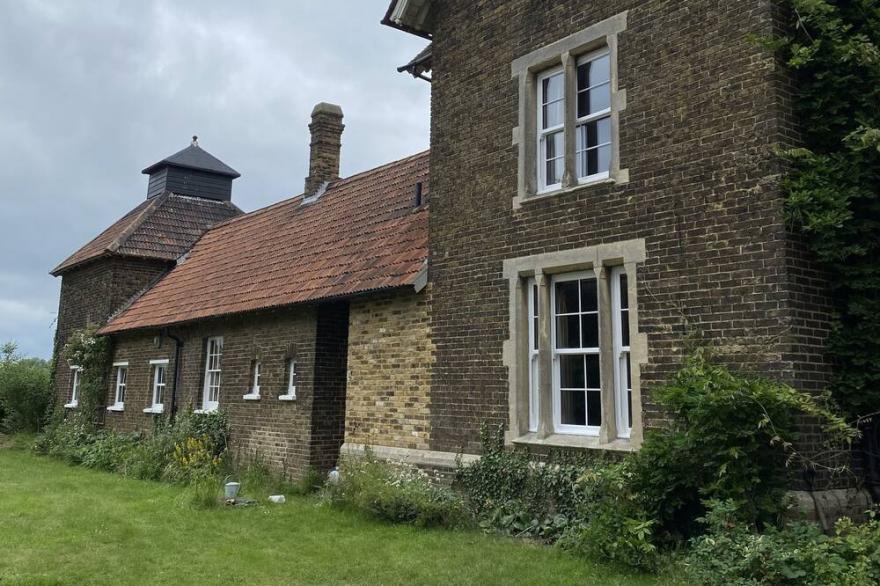 19th Century Farmhouse Within Easy Reach Of London