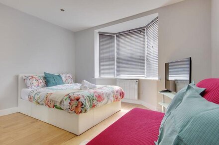 Sunny Studio Near Beach & Town Centre