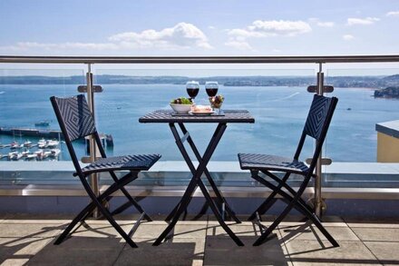 Harbour View, Luxury 5 star Apartment, Stunning Views, Location Free Parking