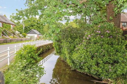 THE APOTHECARY, family friendly in Brockenhurst