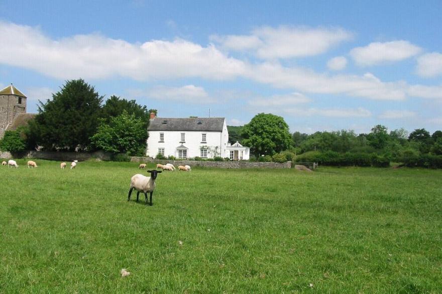 Rectory Cottage - Sleeps 4, Dogs Welcome, Perfect For Families