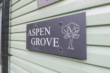 ASPEN GROVE, family friendly, with a garden in Troutbeck Bridge