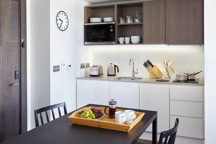 Lovely Suite in London | Complimentary Breakfast Buffet + Fitness Centre On-Site