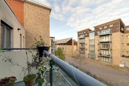 Bright 2BR Flat | Pass The Keys