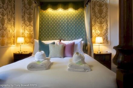 Pass the Keys | The beautiful Queen Charlotte Suite