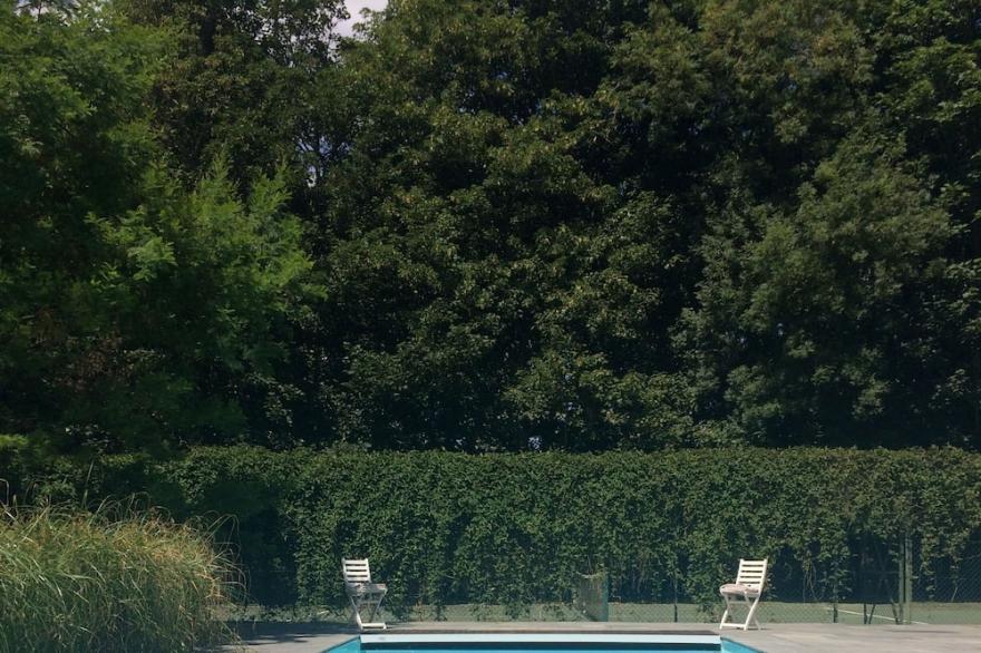 Dog Friendly Cottage, with shared swimming pool, tennis court & log burner
