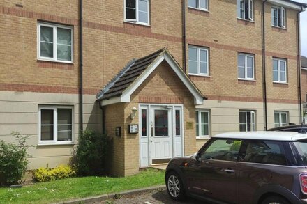 Immaculate 1-Bed Apartment in Borehamwood