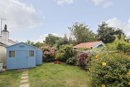 GORYNYS, pet friendly, character holiday cottage in Morfa Nefyn