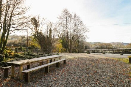 THE GRANARY, family friendly, with open fire in Machynlleth