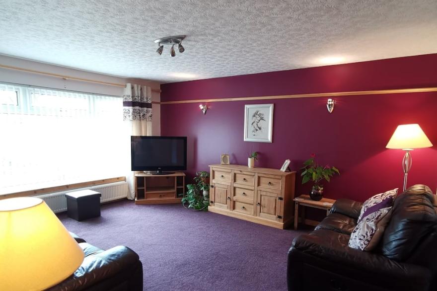 3 Bedroom Bungalow... Home from home! Close to city centre. Free parking!