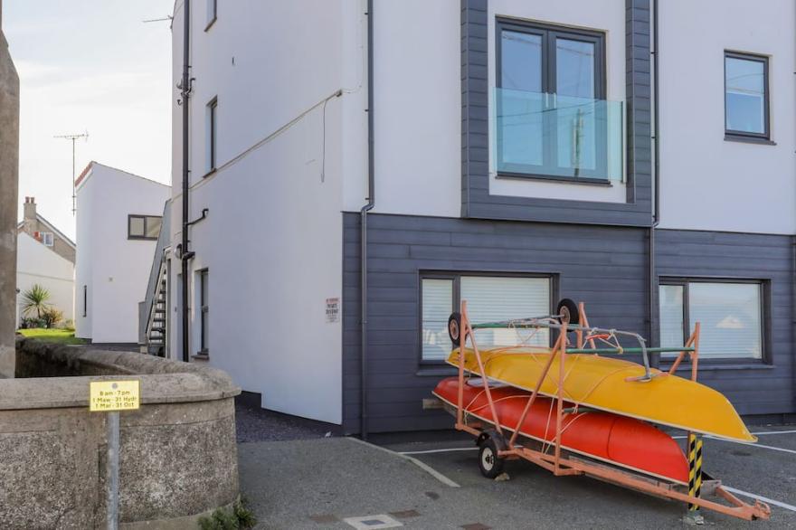 1 AVONDALE HOUSE, family friendly in Rhosneigr