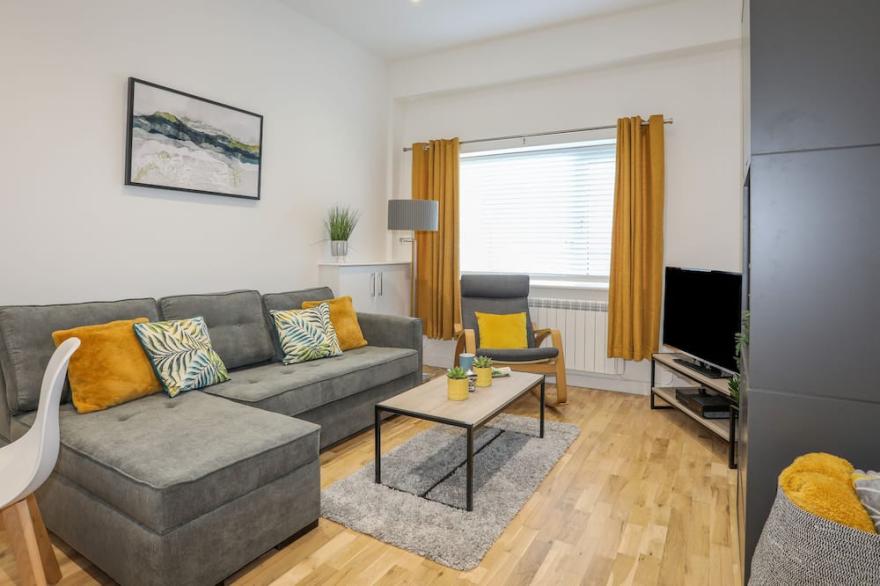 1 AVONDALE HOUSE, family friendly in Rhosneigr
