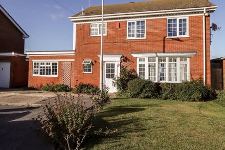 17 ST. MAGNUS CLOSE, pet friendly in Birchington-On-Sea