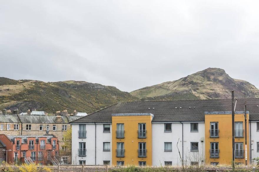 Lovely central Edinburgh apartment