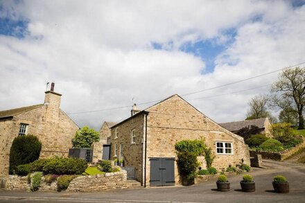 LOW THEARNS, family friendly, with open fire in Middleton-In-Teesdale