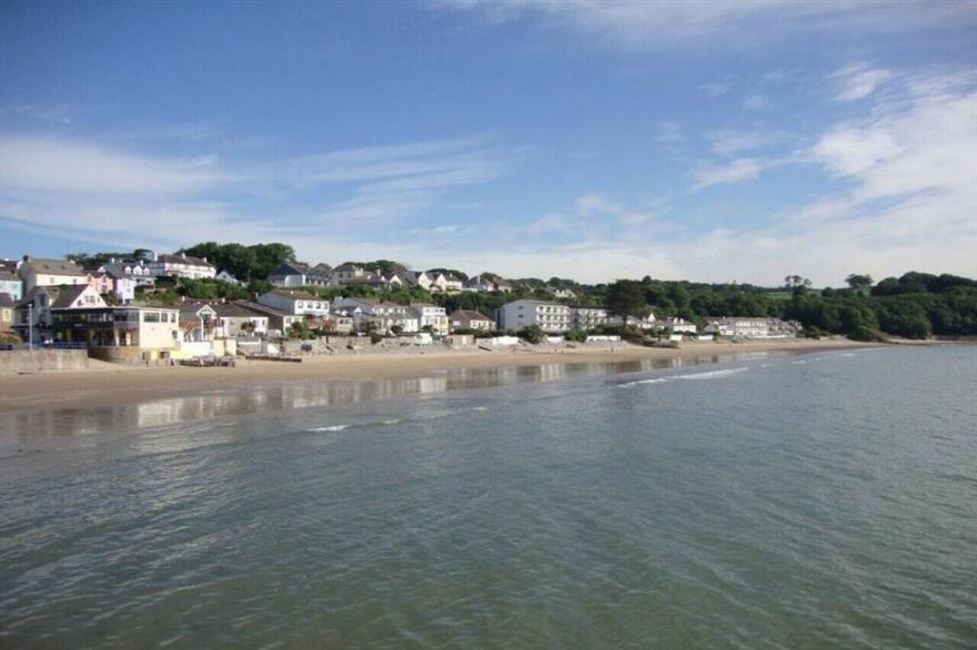 The Boathouse - Two Bedroom House, Sleeps 4