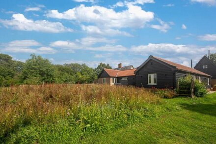 Rose Farm Barn - Two Bedroom House, Sleeps 4