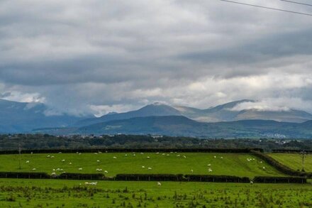 Clai Cerrig - Four Bedroom House, Sleeps 8