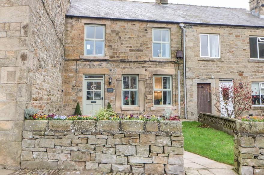 OCTOBER COTTAGE, Family Friendly In Middleton-In-Teesdale
