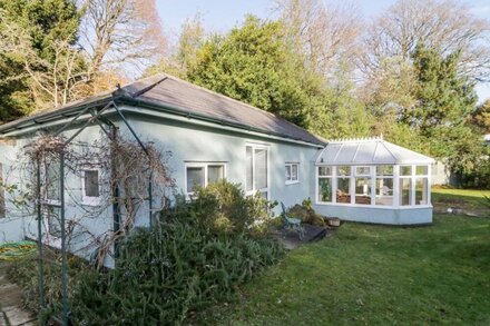 JASMINE AT MAGNOLIA LAKE, romantic, with a garden in Dawlish