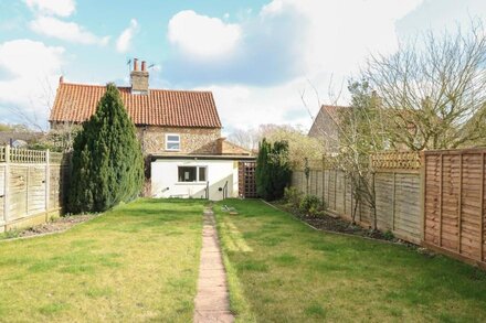 ROSE COTTAGE, pet friendly, country holiday cottage in Downham Market