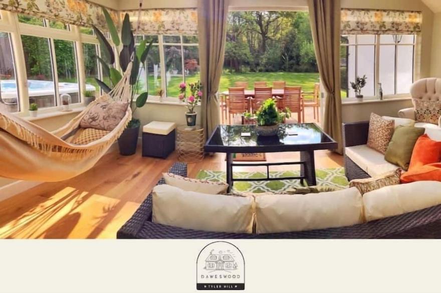 Daweswood Guest Suite - luxury retreat  & hot tub.