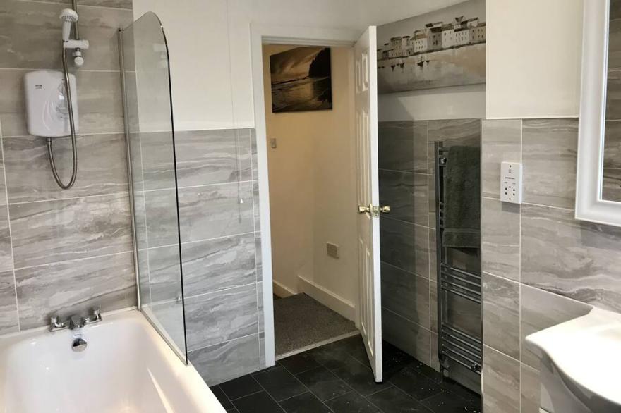 Stylish 3 bedroom house only 5 mins from M6/M58