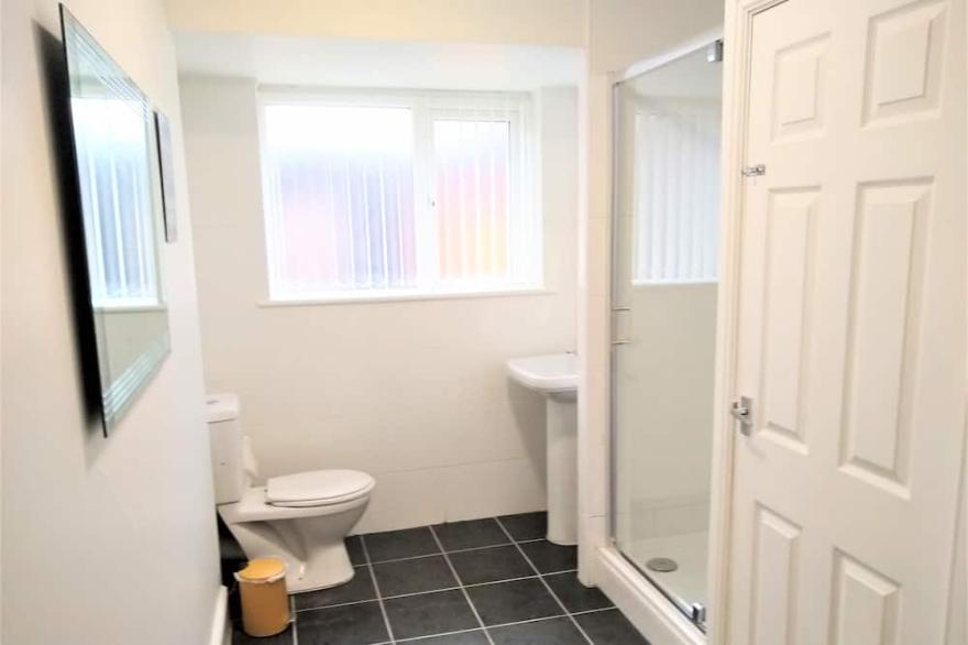 Modern comfy 2-Bedroom flat in St Helens