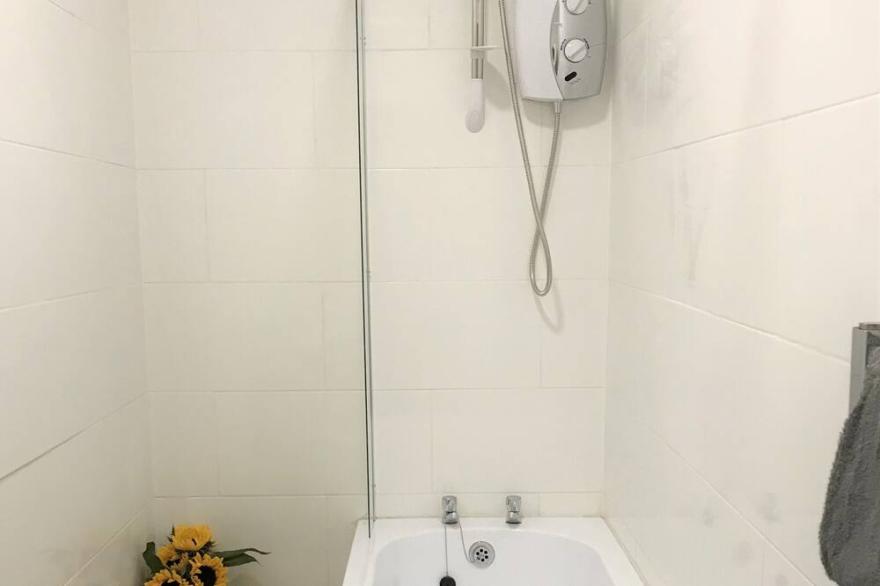 Welcoming spacious 2-bedroom house in St Helens