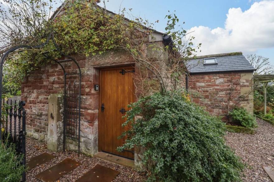 THE COBBLES, romantic, character holiday cottage in Langwathby