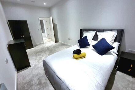 Millionaires Pad - 2 bedroom Service Apartment