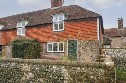 48 POLECAT COTTAGES, pet friendly, character holiday cottage in Firle