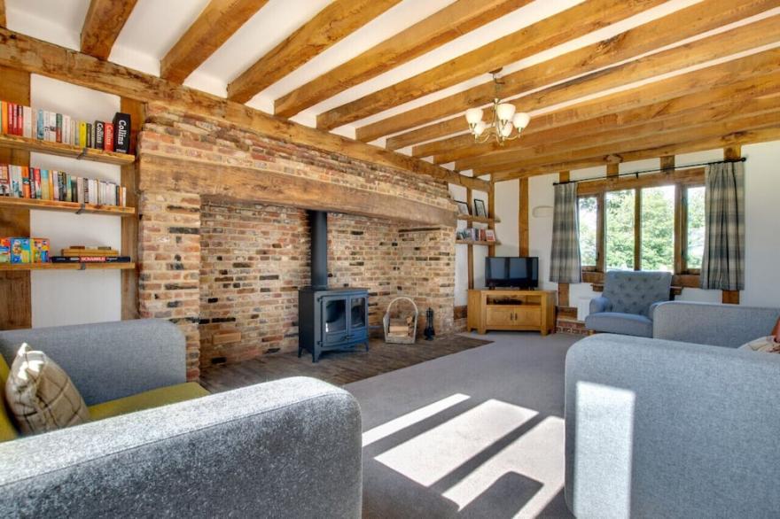 Stone Cottage - Three Bedroom House, Sleeps 6